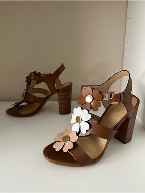 Michael Kors Kit Sandal in Luggage